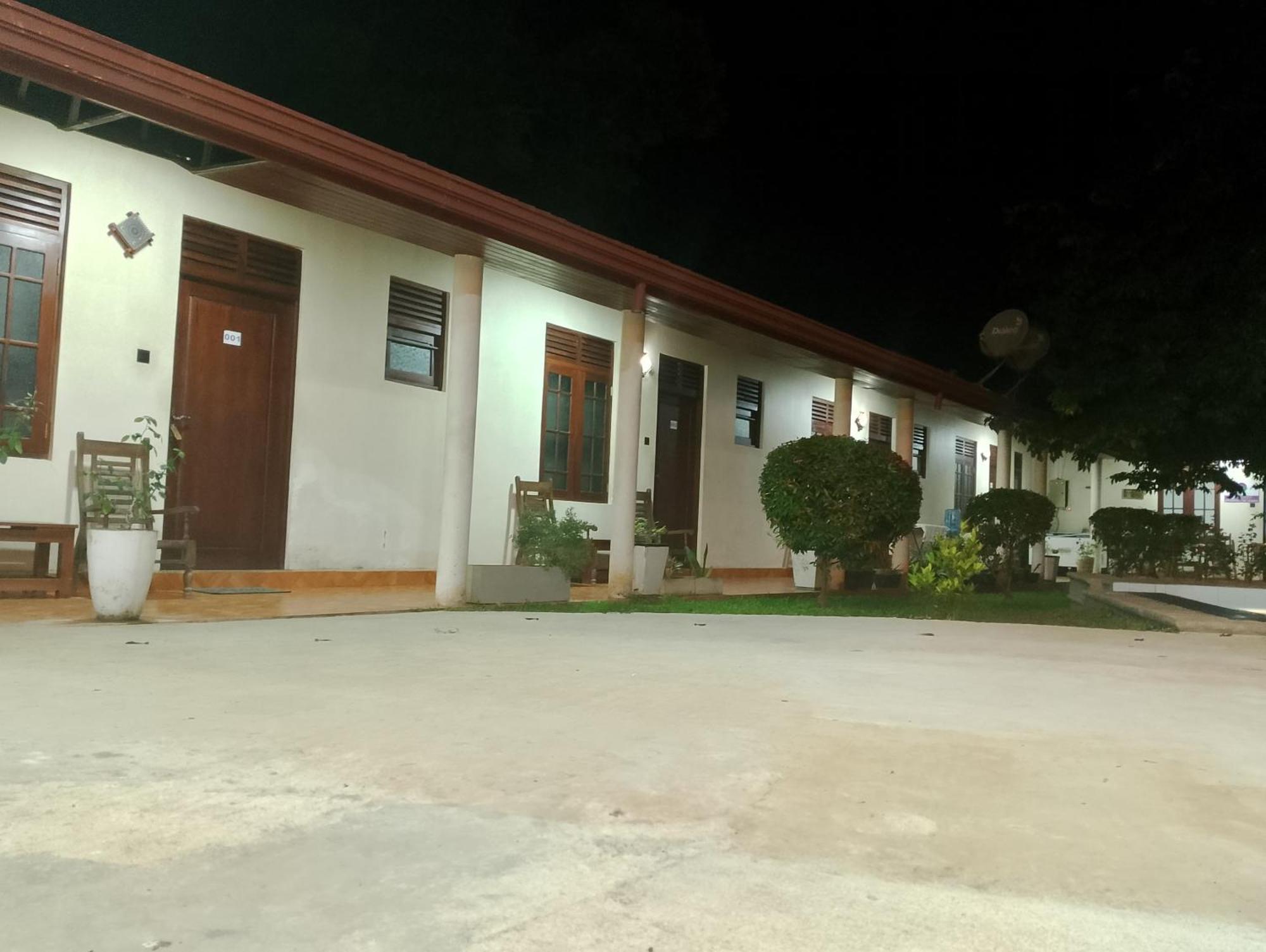 Hotel Malindu Yala Gate Tissamaharama Exterior foto