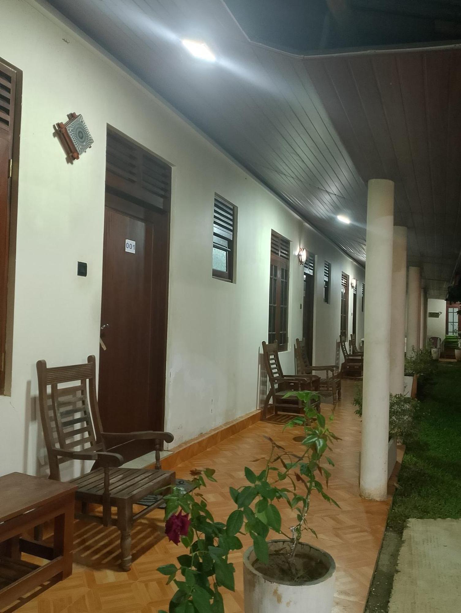Hotel Malindu Yala Gate Tissamaharama Exterior foto
